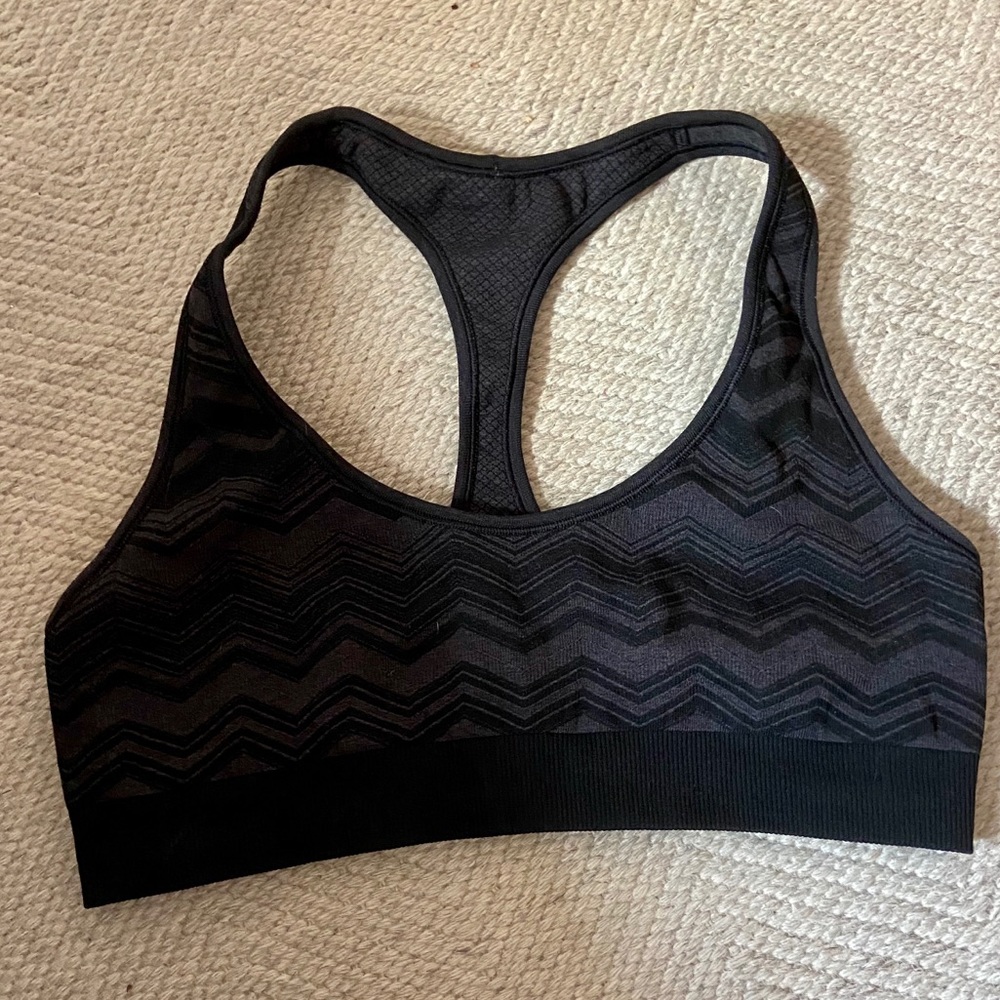 Reversible zig zag pattern sports bra
